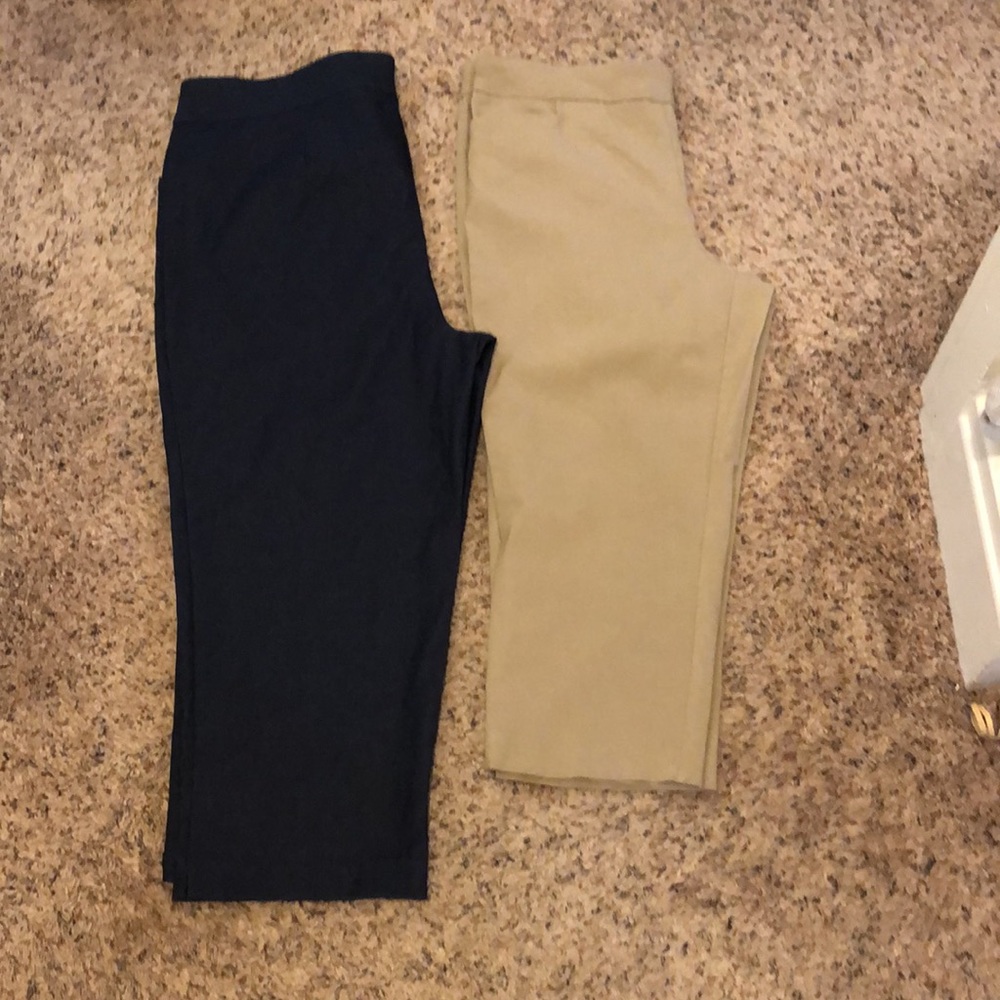 Woman’s Time &True cropped bundle cropped dark blue and tan size L 12/14